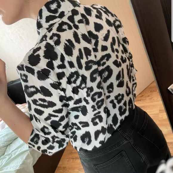 LEOPARD PRINT LONG SLEEVE BLOUSE - Picture 5 of 6